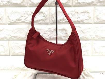 PRADA プラダ ミニ ハンドバッグ アクセサリーポーチ テスート ナイロン 三角プレート レッド 赤 保存袋付き を買い取りました！