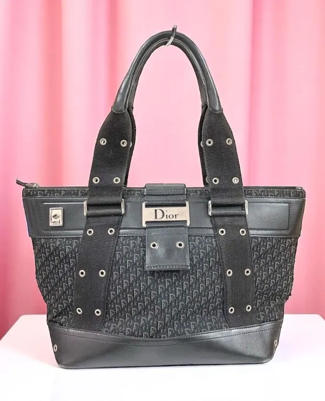 【女性を輝かせる美の探求者】クリスチャン・ディオールと「ディオール」の壮大な物語